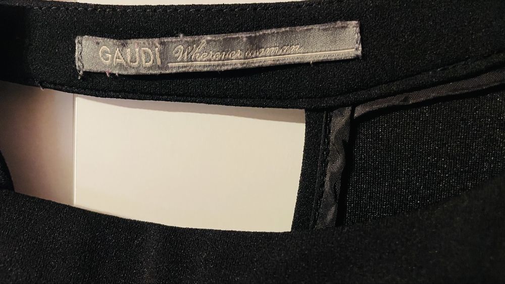 Rochie Gaudi neagra cu maneca lunga