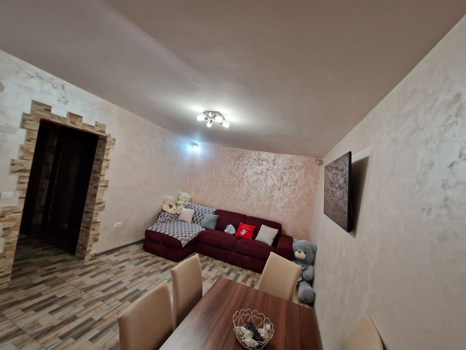Închiriez apartament
