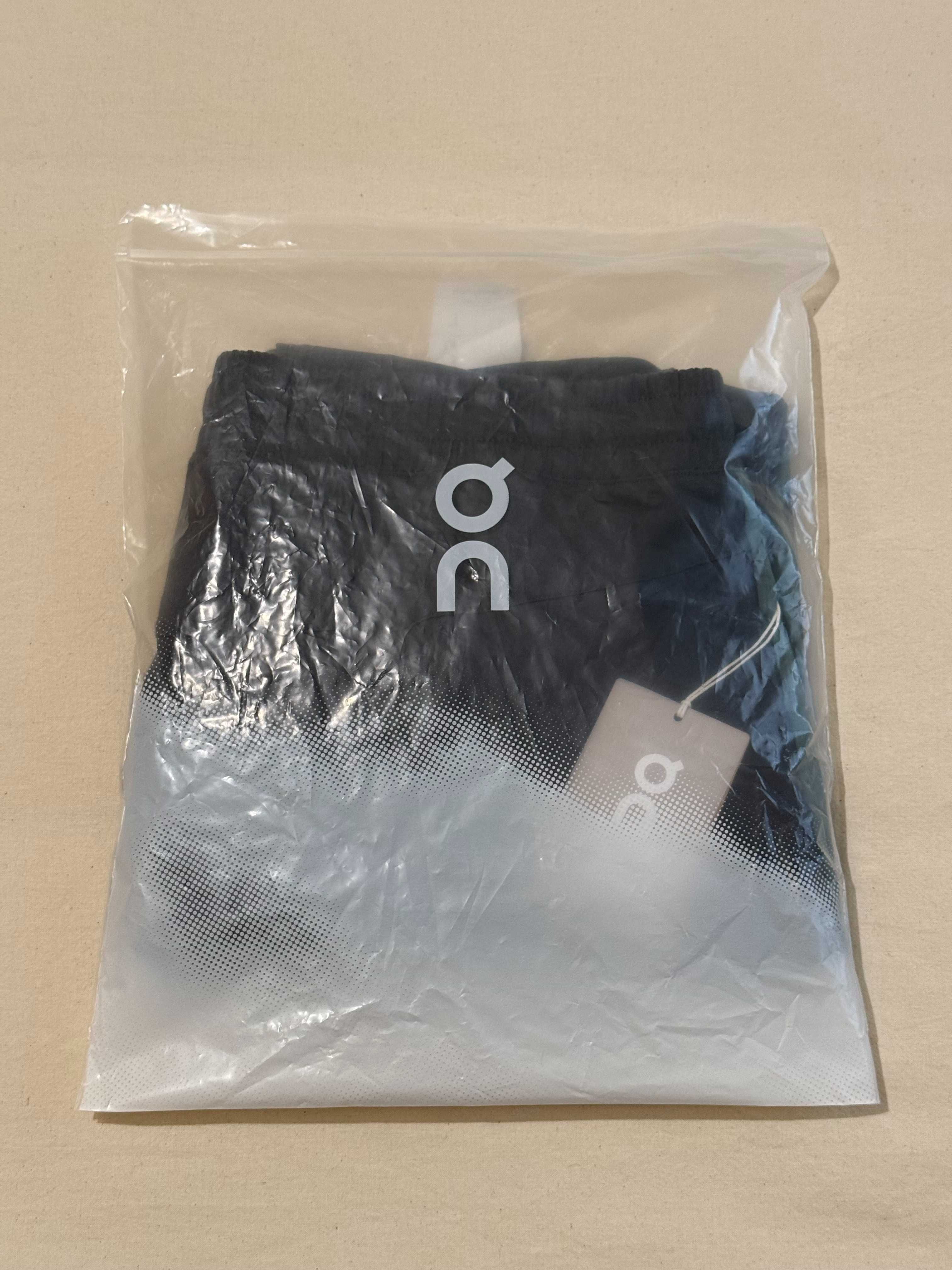Продавам нов панталон On Running Trousers, Ivy/Shadow, размер L