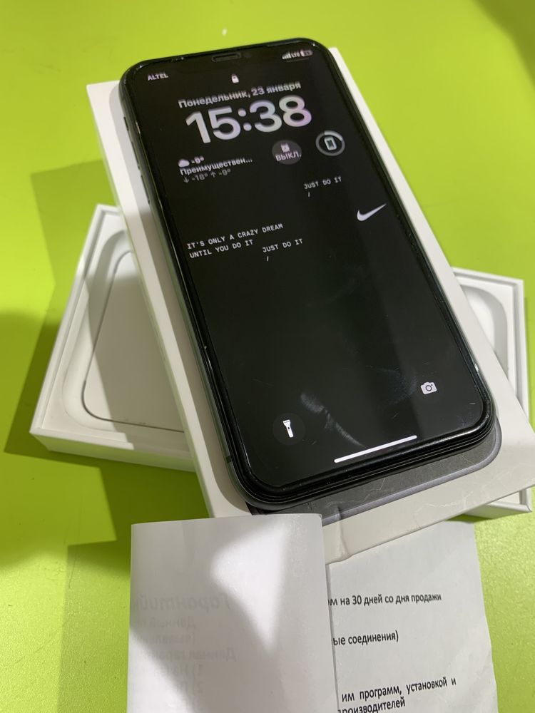 iPhone 11 black 128 gb