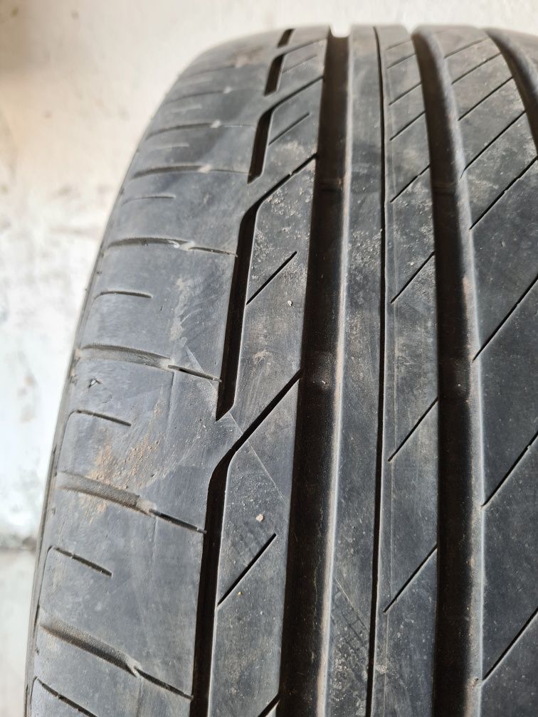 2 бр. летни гуми 225/45/19 Bridgestone DOT 4418 5,5 mm