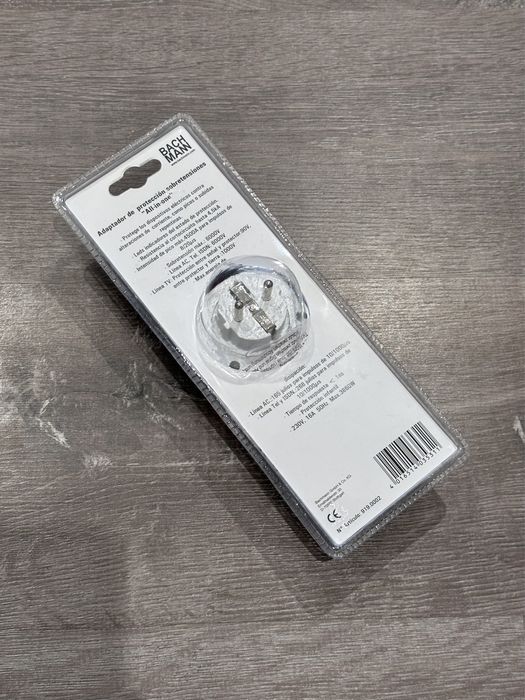 Adaptor Universal Bachmann, cu Protectie la Supratensiune, Alb