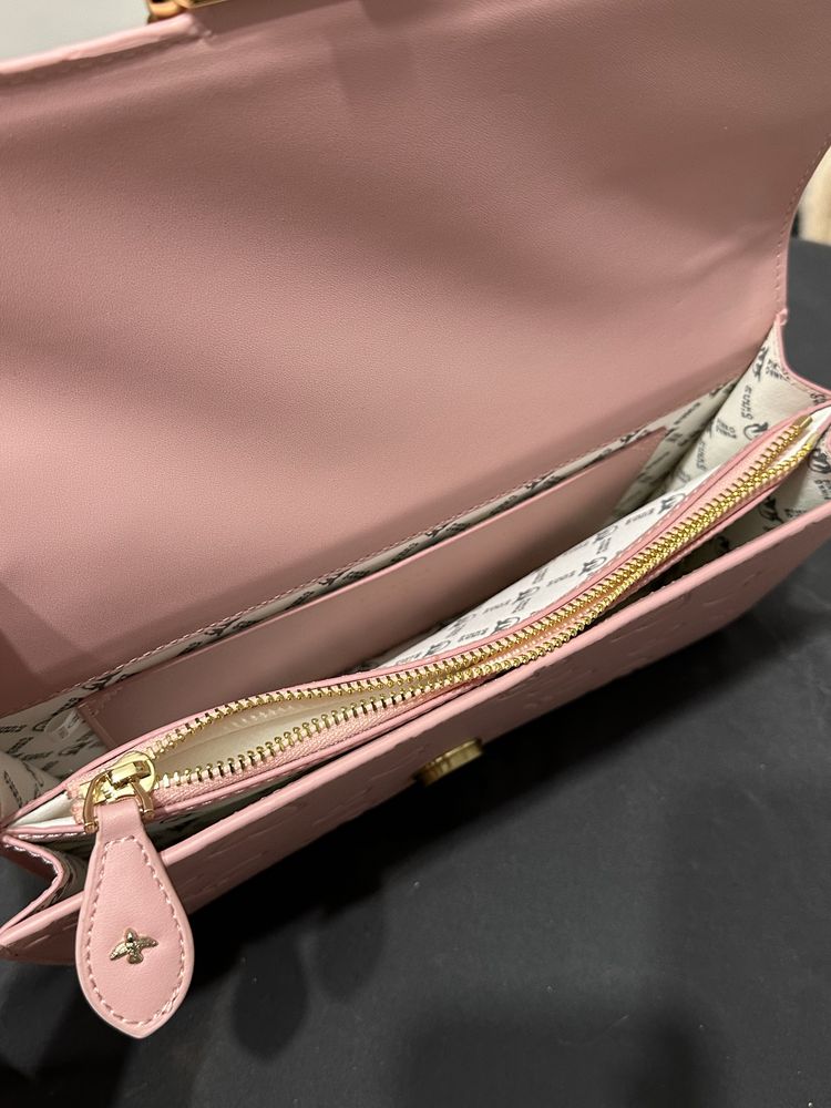 Pinko - розовая сумка с сердечками