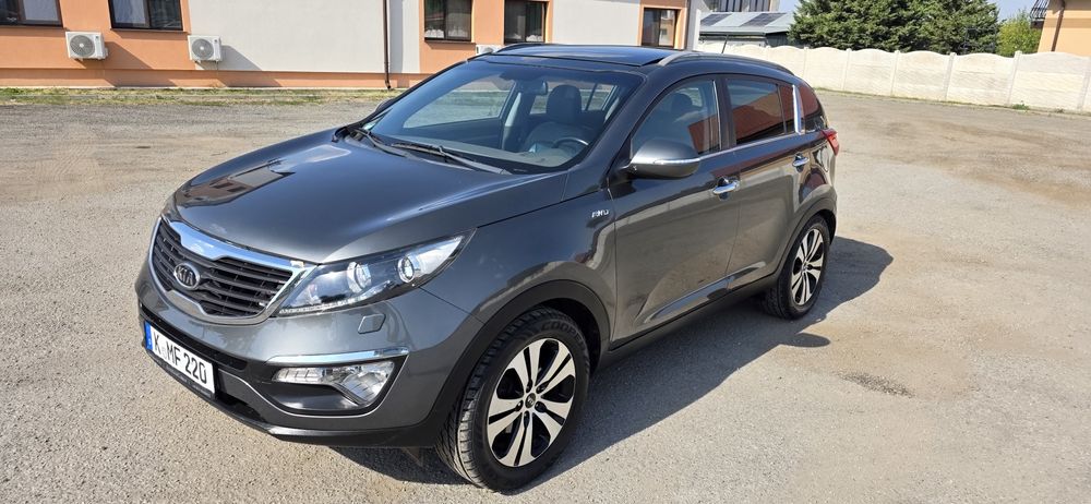 KIA SPORTAGE 2.0 CRDI 4x4 Navigatie, Panoramic, Piele, Xenon, Camera