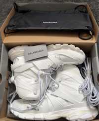 Balenciaga track Hike