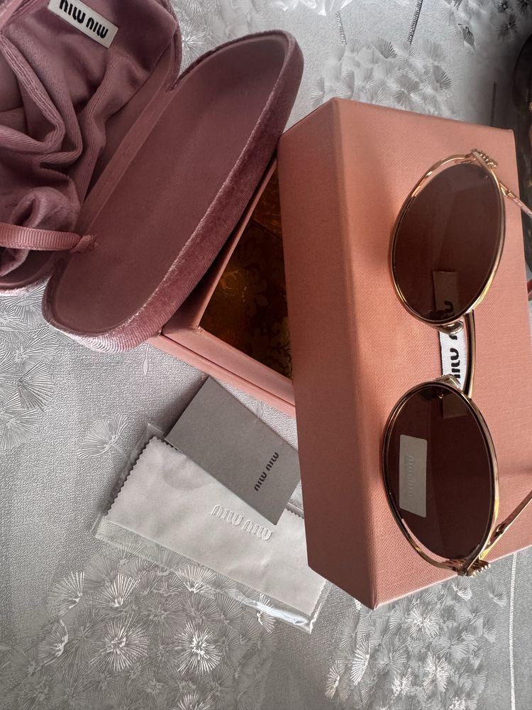 Слънчеви очила MIU MIU