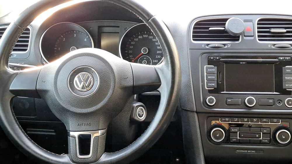 VW Golf 6 1,6 TDI (105 CP) — 2011— 257.000 km — Preț: 4650 €