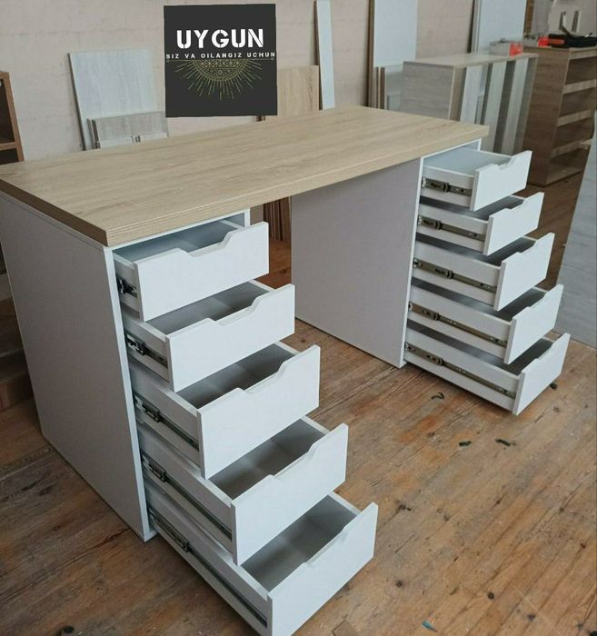 Pismenniy stol.kompyuter stol