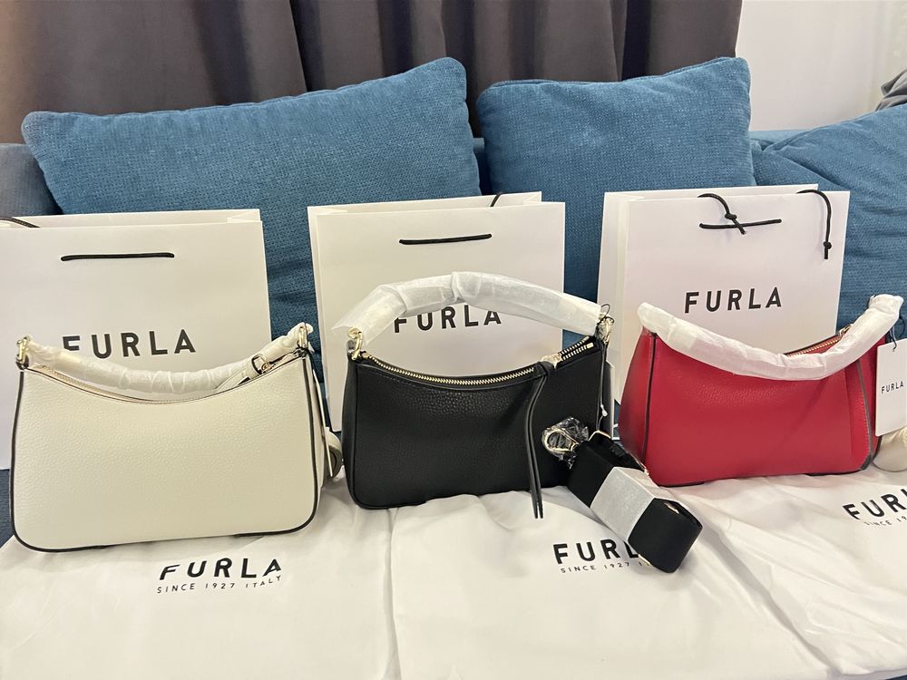 Furla Emera в черно и червено.100% оригинал със сериен номер,етикети
