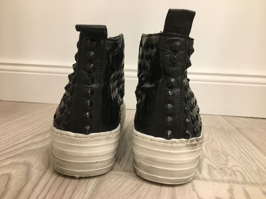 Нови дамски кецове BRONX