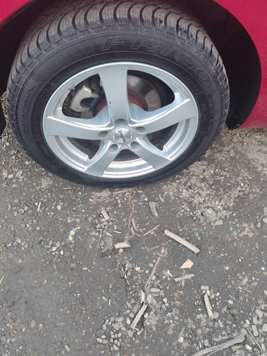 Vând Jante plus cauciucuri