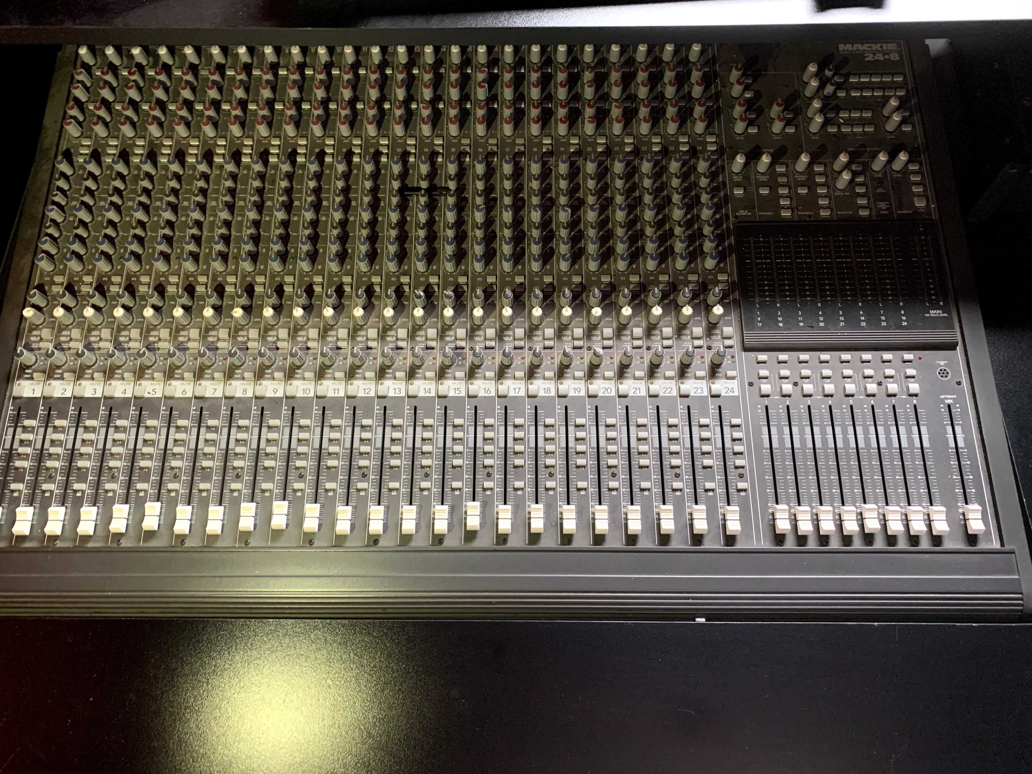 Mackie 24.8 24-Channel 8-Bus Mixing Console