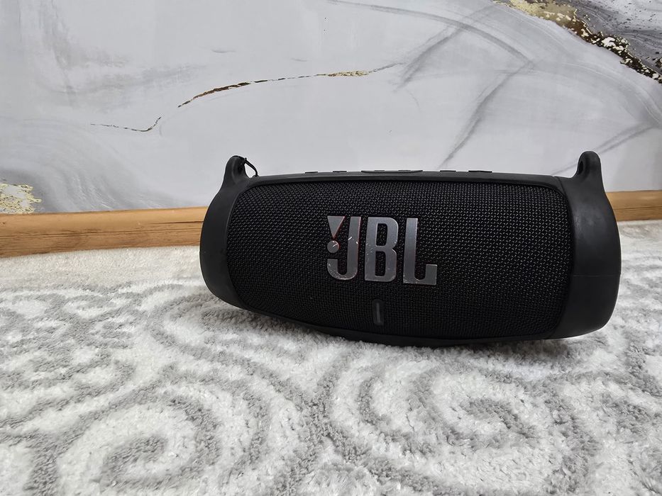 Продам колонку JBL CHARGE 5