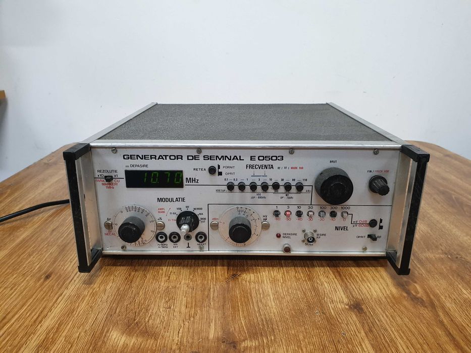 Generator de semnal E-0503 echipament de laborator electronică