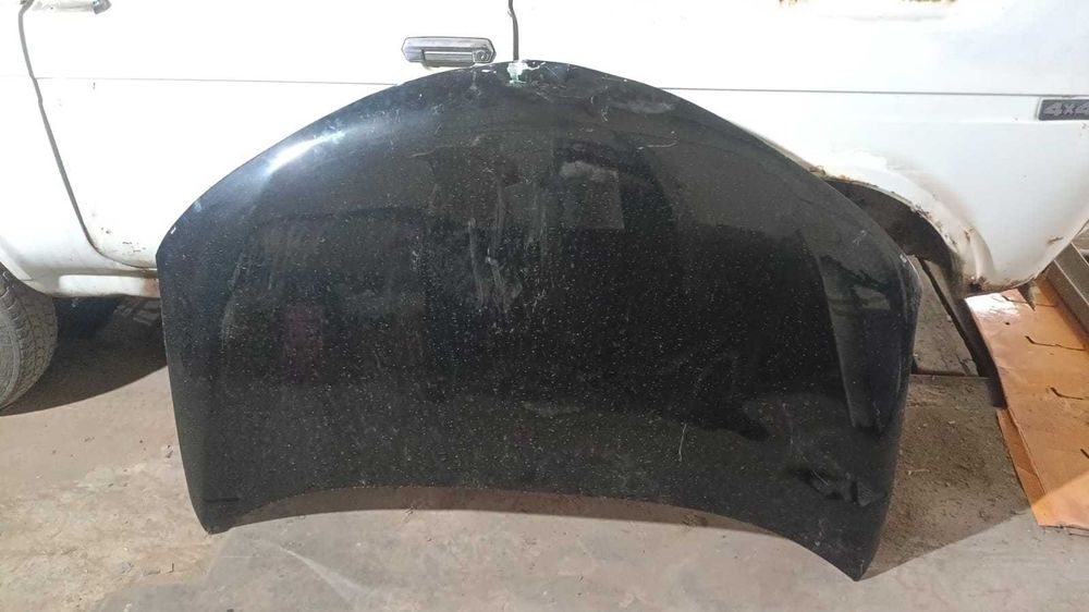 Запчасти на Toyota RAV4 (решетки,губа,заглушки, капот, противотуманки)