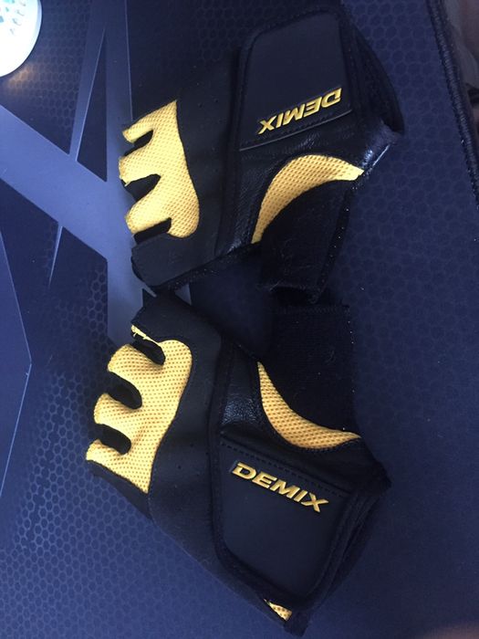 Продам перчатки.