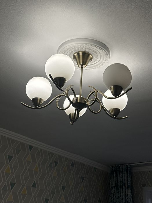 Пролам люстру б/у