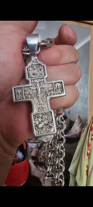 Серебряная цепь с крестом