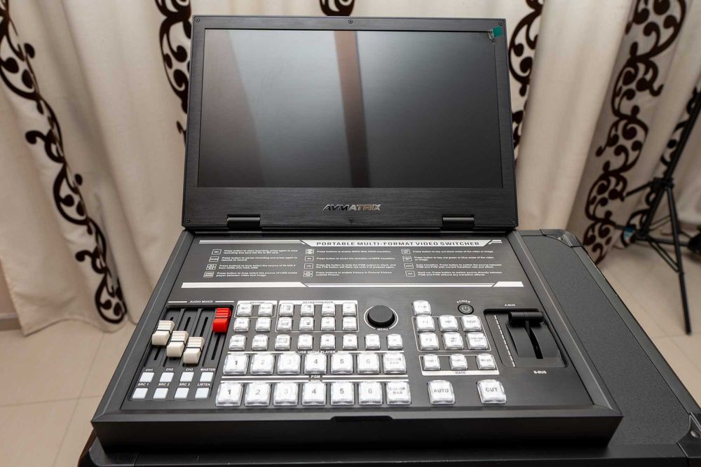 Avmatrix PVS0615U Switcher Portabil cu 6 Canale cu Display de 15.6"
