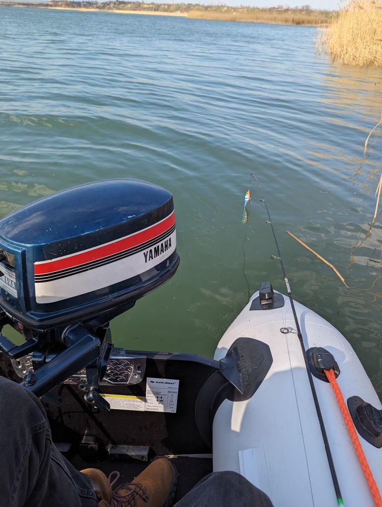 Motor Barca Yamaha 4 HP 2 Timpi  Cântărește 19 kg