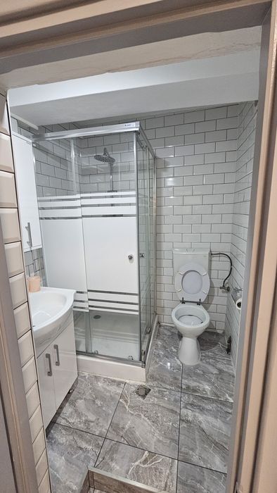 Închiriez apartament pe durată lungă