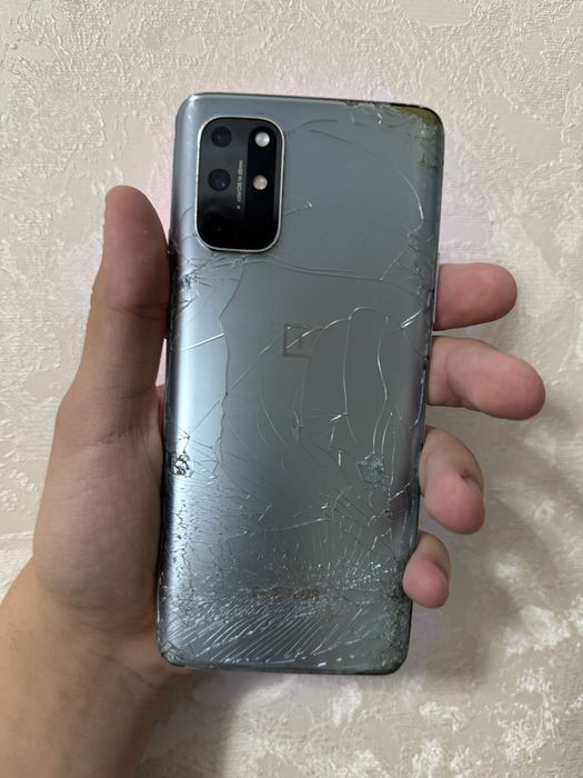 Oneplus 8T 8/128 работает идеально
