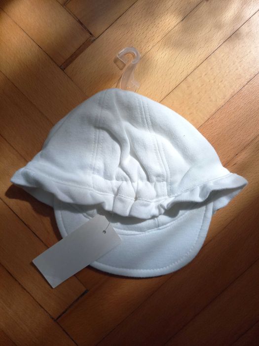 Sapca NOUA unisex  alba cu pestisor Nemo bumbac 100% bebe 0 - 3 luni