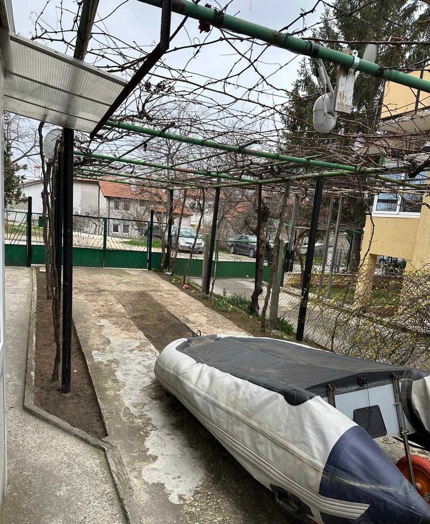 Продава се Етаж от къща в Аксаково - 75 кв.м за 1454 €/кв.м - Снимка #17