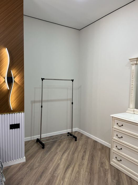 Продам стойку вешалку для одежды