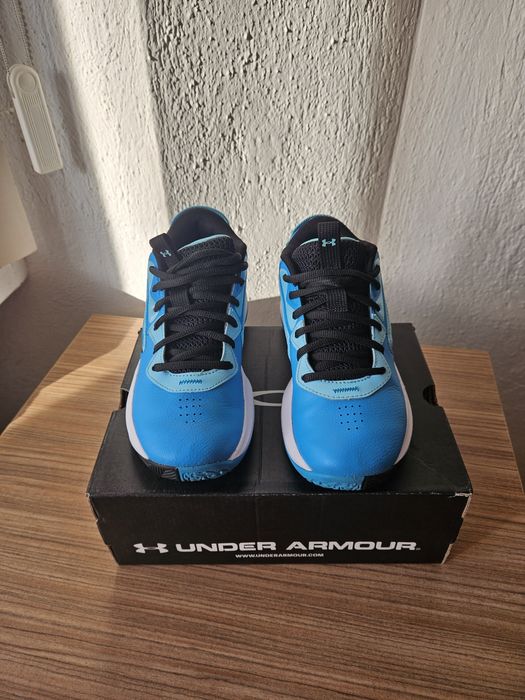 Adidasi Under Armour
