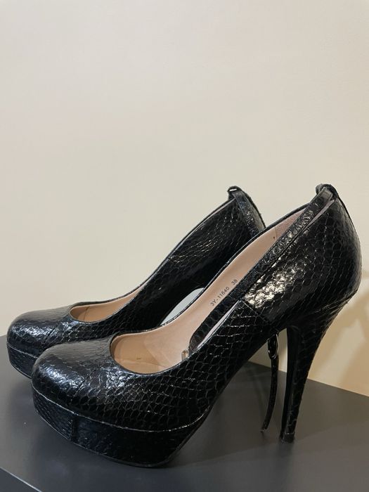 Обувки черни