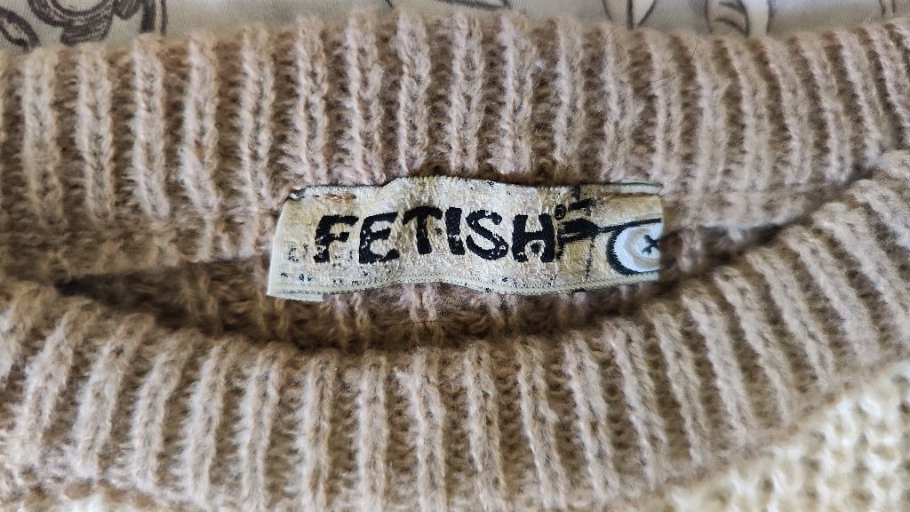 Пуловер на марката Fetish
