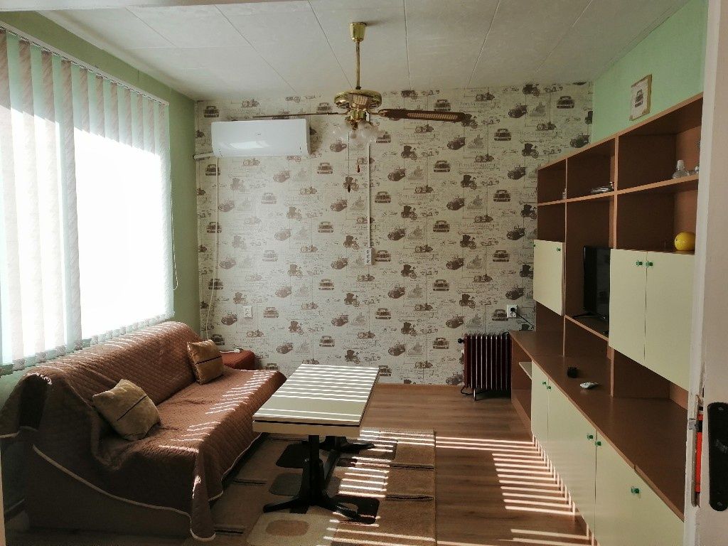 Дава се под наем Етаж от къща в Плевен, Широк център - 100 кв.м за 331.5 € - Снимка #1