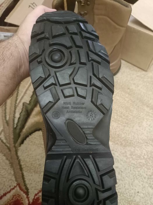 Берцы - ботинки  коричневого цвета