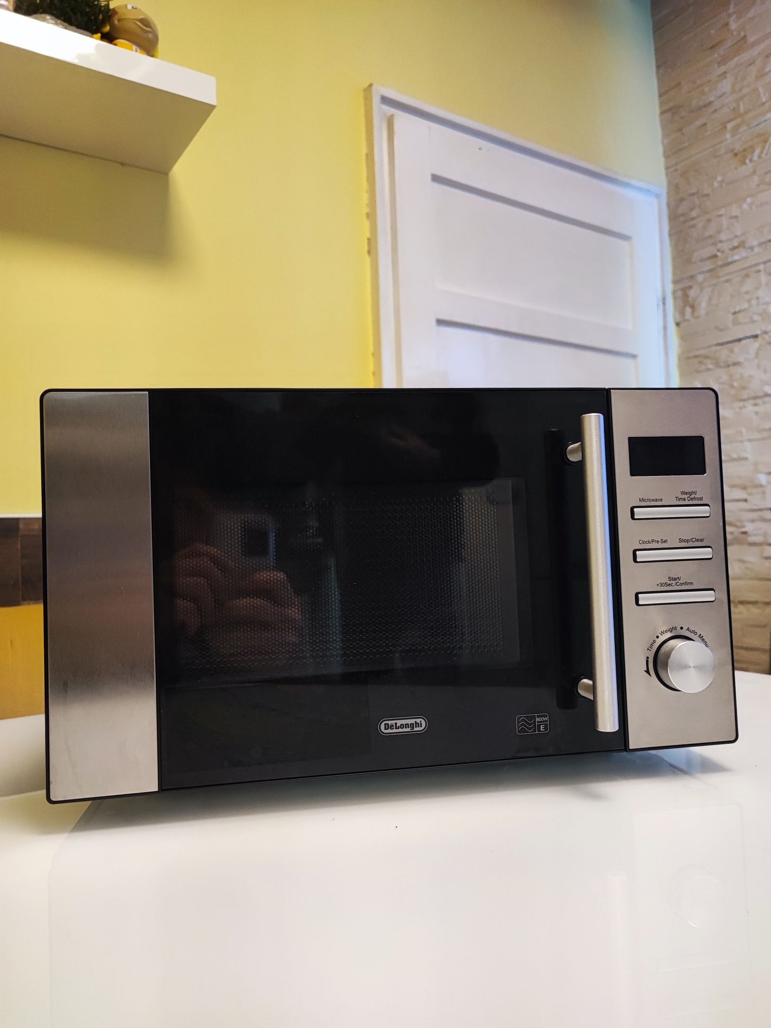 Микровълнова DeLonghi 20L. нова