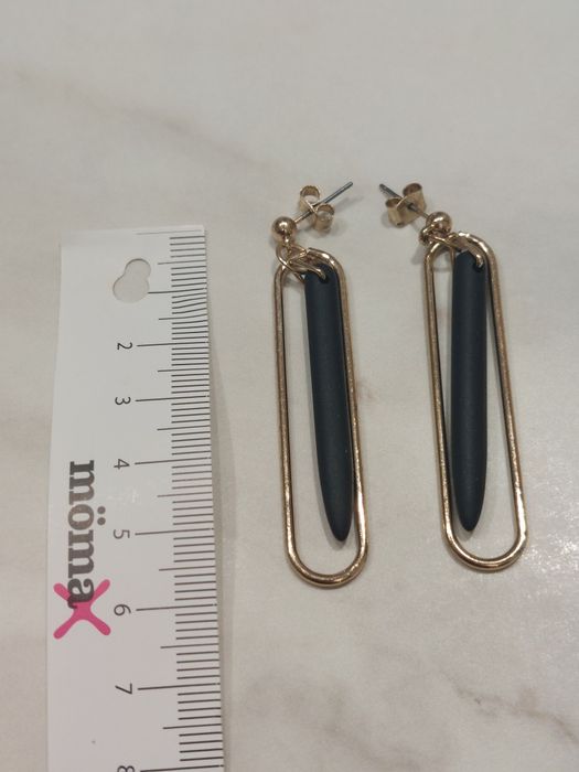 Обици. Всичко по 1 лев