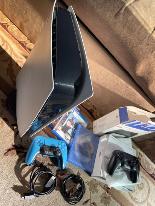 Sony PlaySatiton 5 Fat +2 джостика+5 дисков