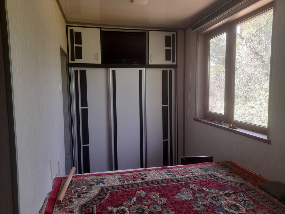 Gazalkent hokimiyat yonida kvartira sotiladi