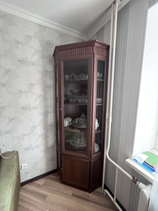 Продам шкаф угловой посудный