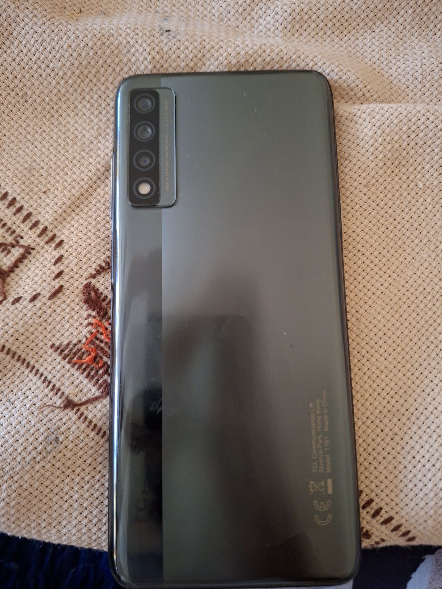 Продавам T C L цена 300