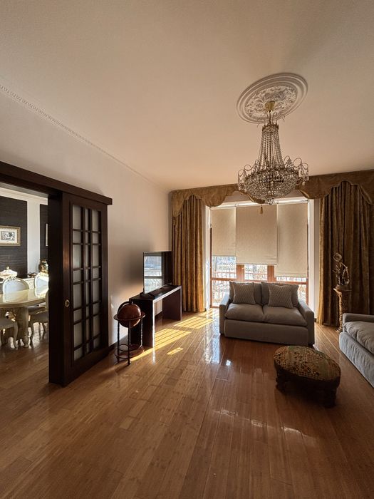 3-комнатная квартира в легендарном « Доме на набережной» сердце Алматы