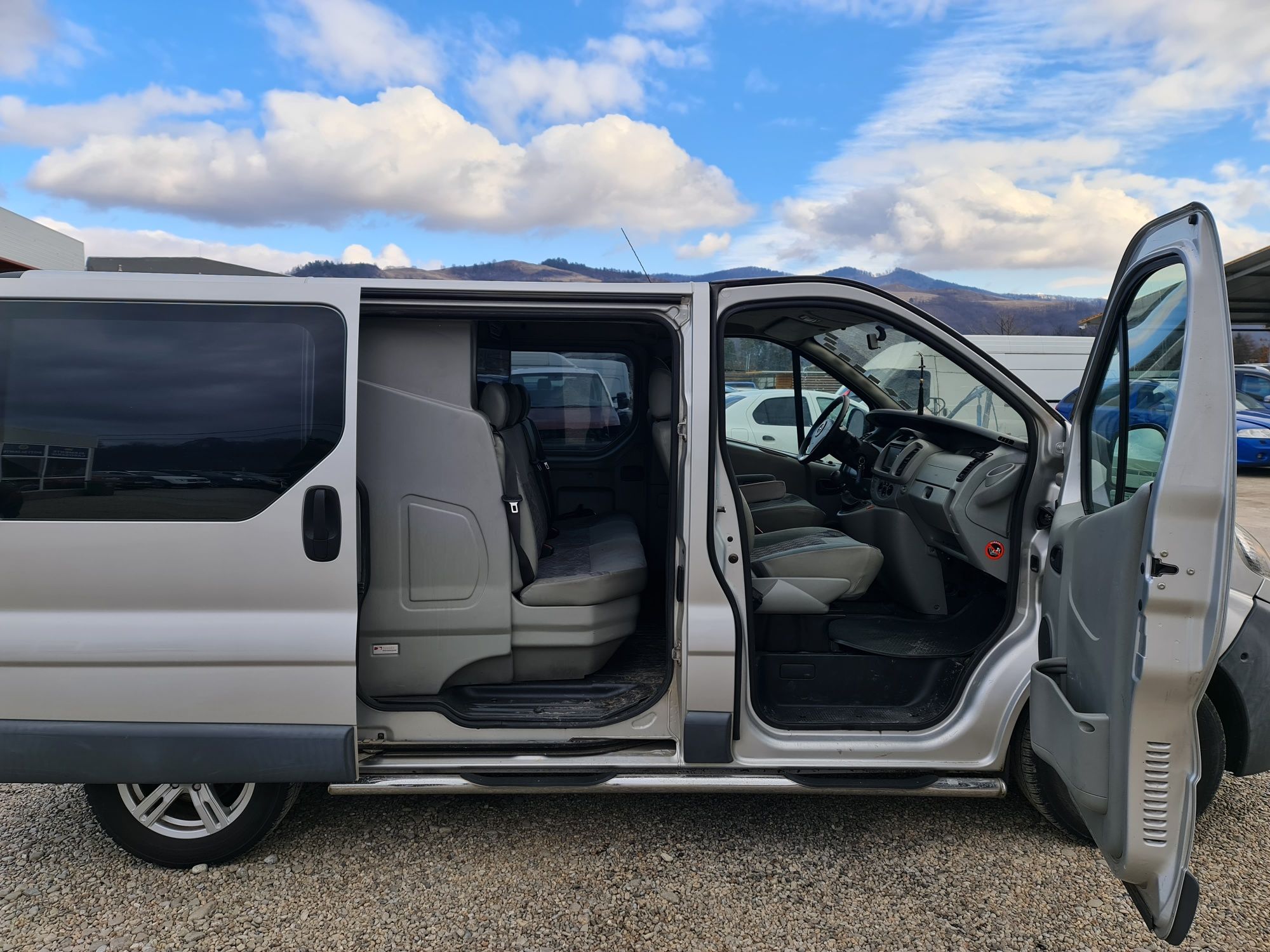 Opel vivaro 2.5 tdi 150 cp 6+1 trepte rec.inmatriculat.