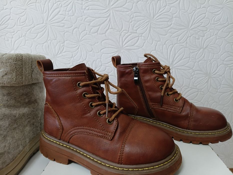 Продам валенки и демисезонные ботинки