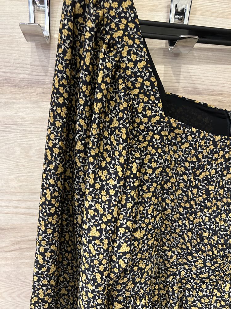 Платье фирмы манго новое