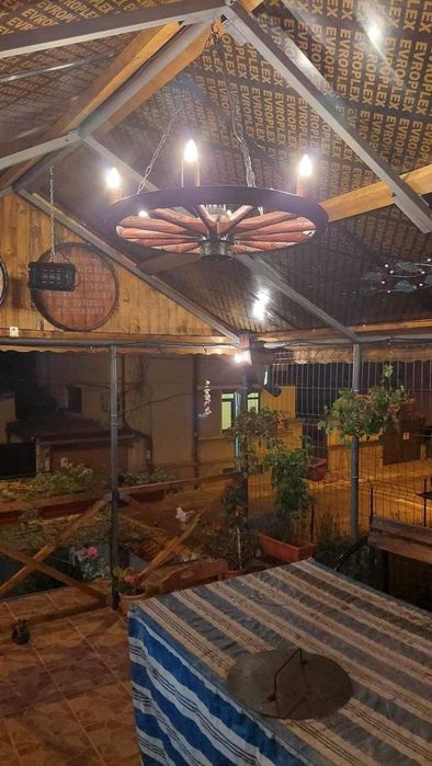 Полилеи , осветление от  колела от каруца с ръчно изработени чашки