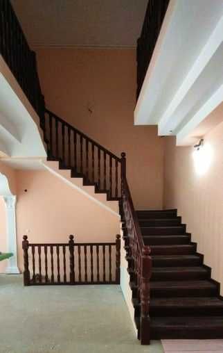 Scari interioare din lemn masiv (trepte, contratrepte, balustrada)