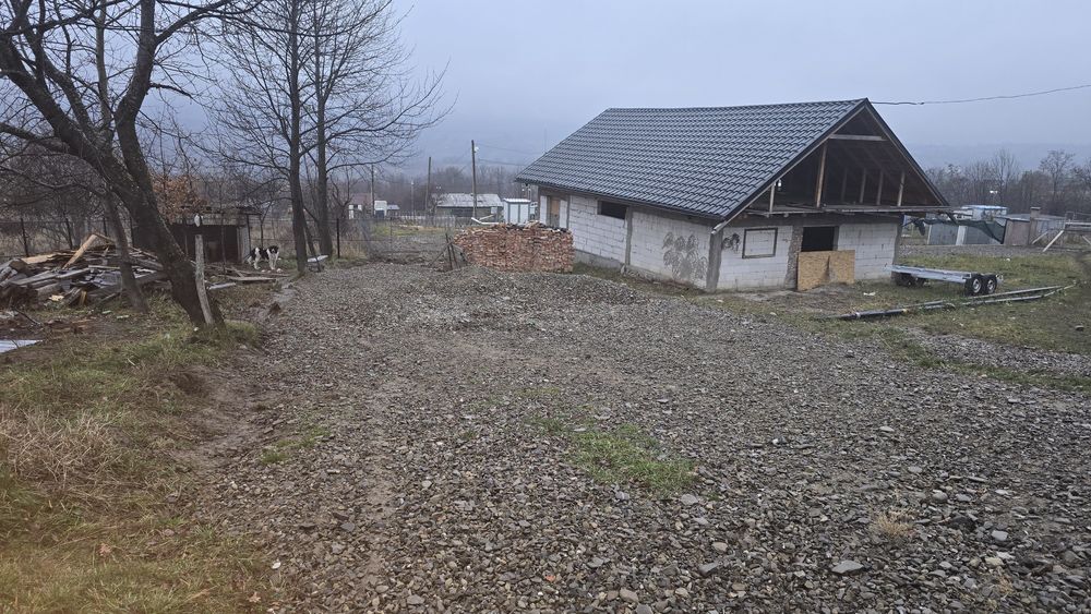 Casă / Cabană în Văsiești Moinești – Zonă foarte liniștită, teren 800