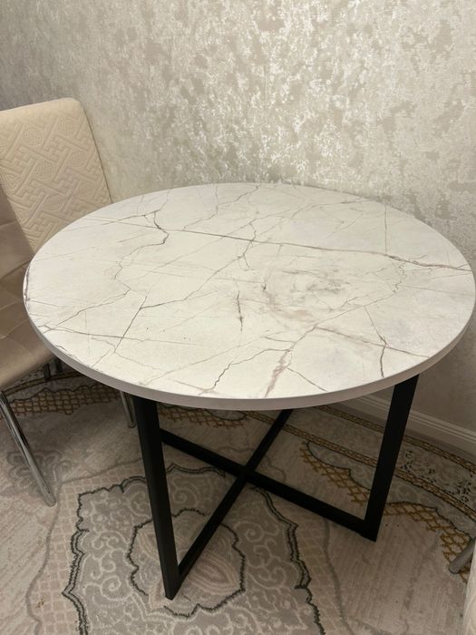 Продается кухонный стол