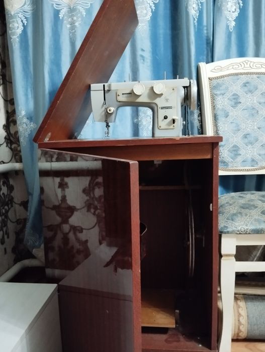 Швейная машинка ножная