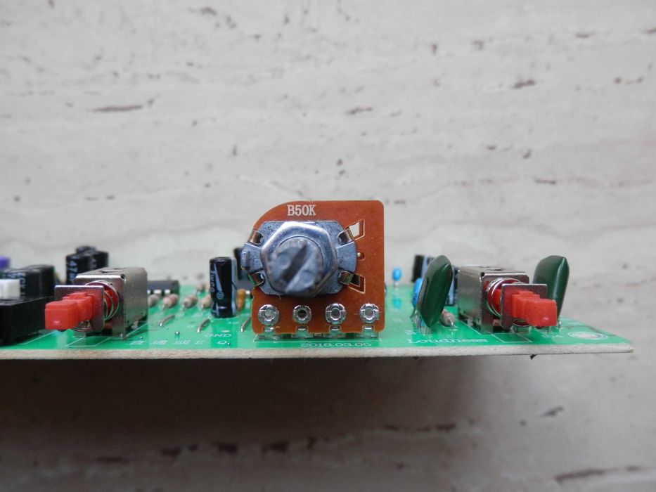 Preamplificator audio regulator compensare fiziologica loudness